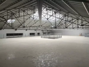 ENSEMBLE IMMOBILIER AVEC COUR COUVERTE